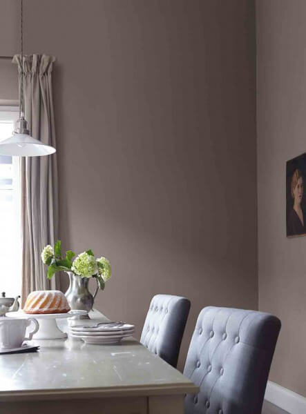 Graue Wand im Esszimmer Alpina Feine Farben No. 05 Dichter Der Erde