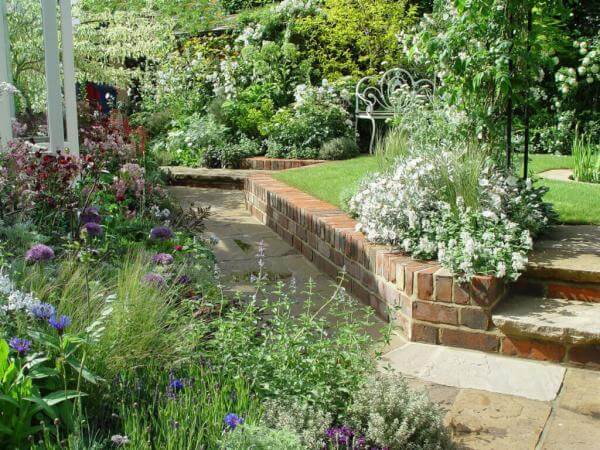 So wird der Landhausgarten schön romantisch